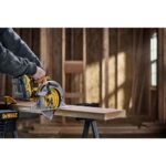 dewalt-20v-max-xr-7-14-inch-circular-saw-bare-tool-dcs590b-detail-view-8